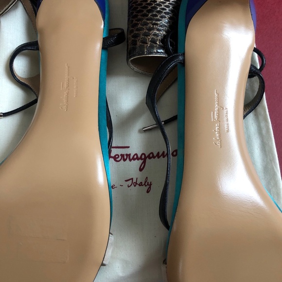 🔥Ferragamo Pegan T strap sandals size 71/2😍 - Picture 7 of 8